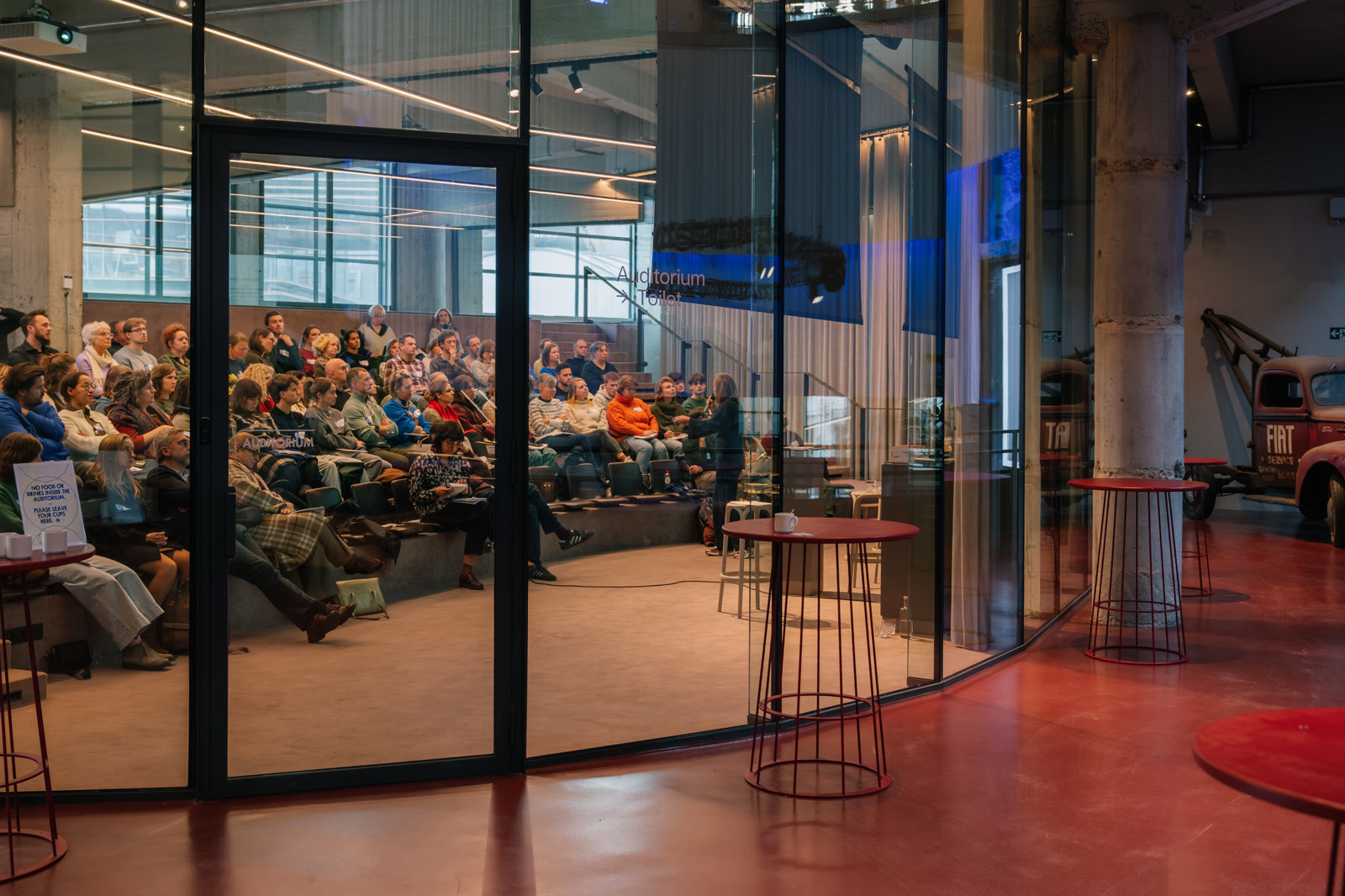 © Illias Teirlinck 20251202 NETWERKDAG WARME SCHOLEN WINTERCIRCUS 2025 HQ 0542